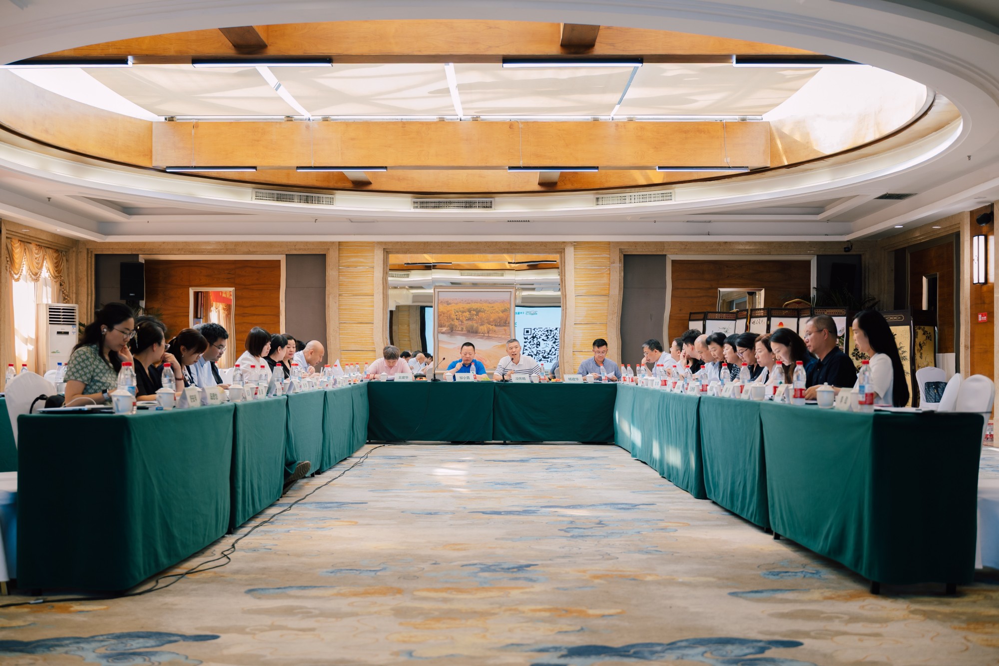 中国药房》杂志2025年6月定稿会暨新渝地区编委（扩大）交流座谈会在乌鲁木齐顺利召开